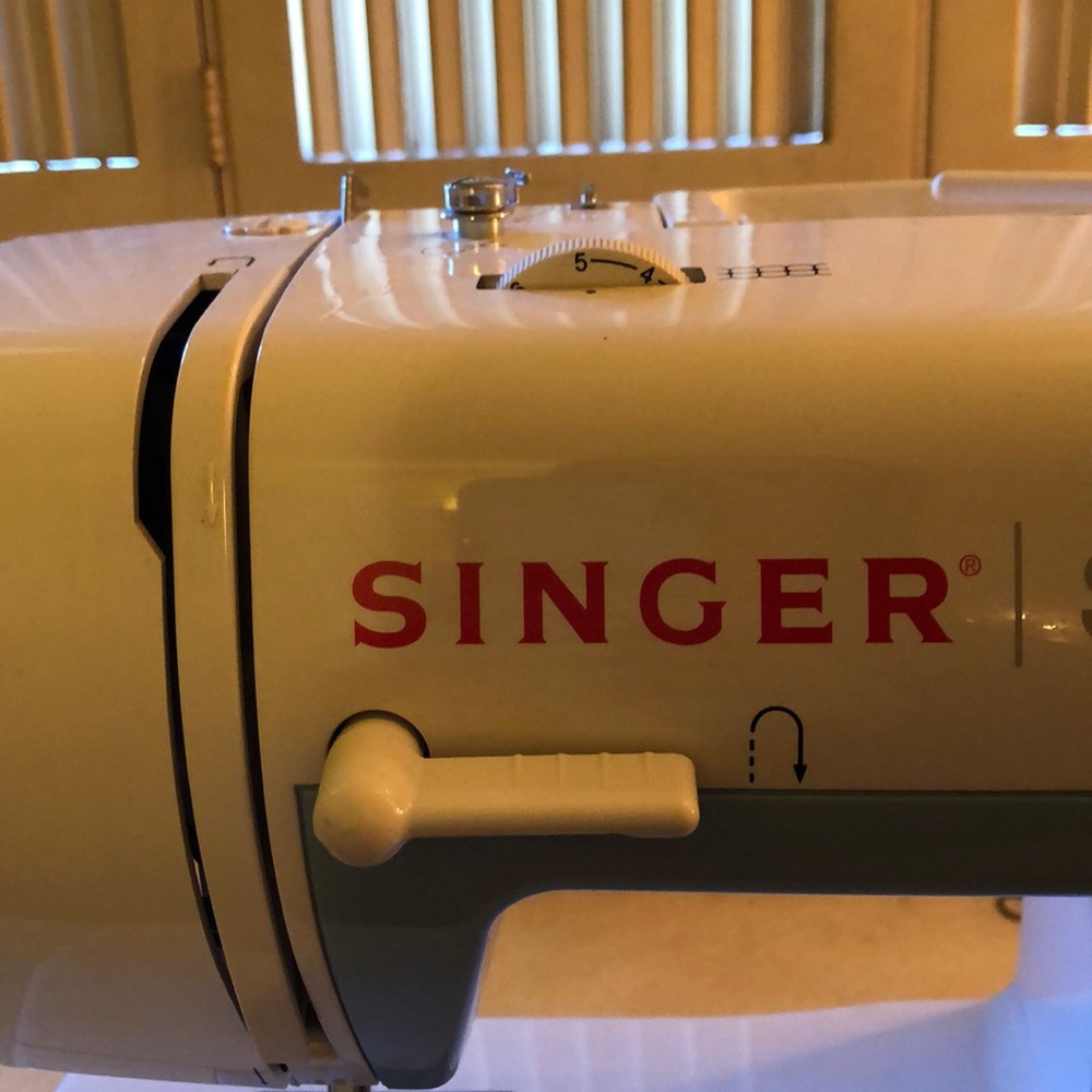 Singer Sewing Machine - Picture 2 of 7